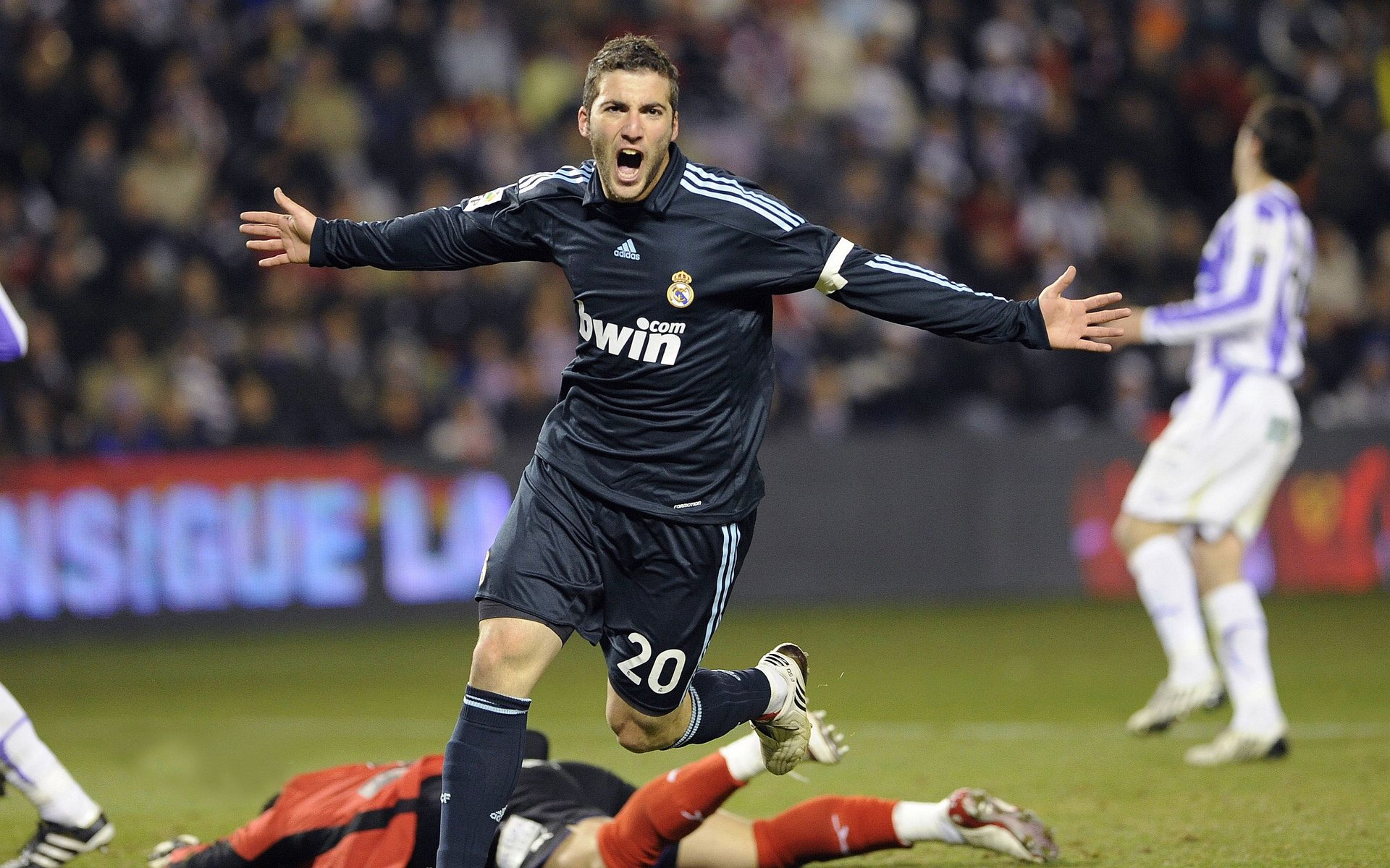 勇士绝杀浙江队，布克成为关键先生